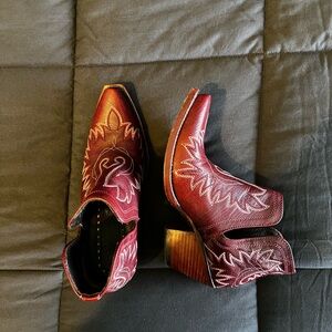 Ariat Dixon